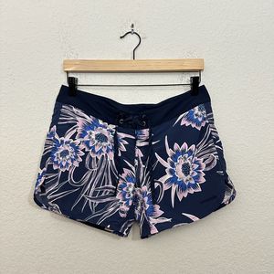 PATAGONIA Womens 5" Wavefarer Boardshorts Cereus Flower Dragon Purple